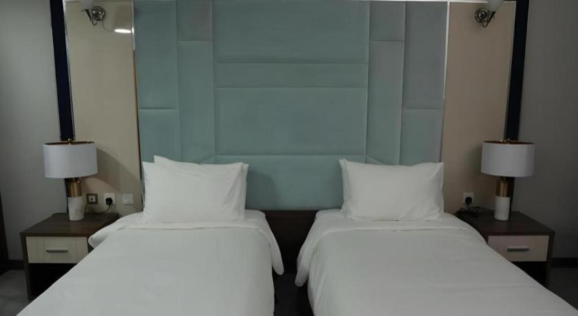 Alazmi Hotel 3*
