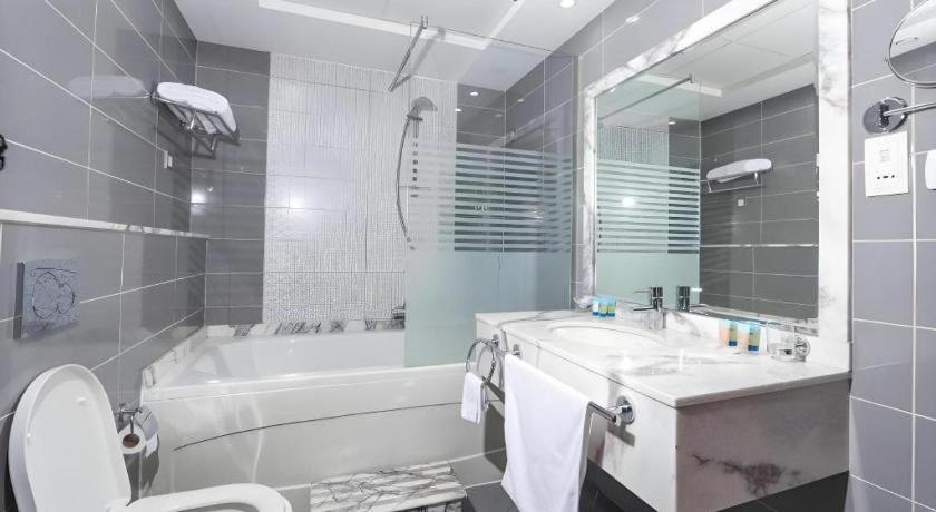 Alazmi Hotel 3*